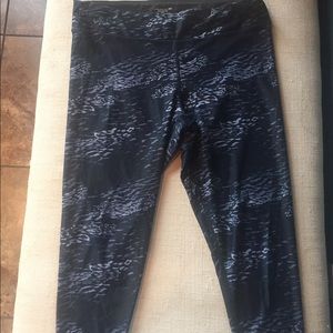 Navy workout 3/4 capris